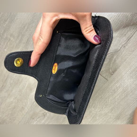 Ande- Vintage - black medium clutch- no chain- clasp- shell shaped- minimalist - Picture 4 of 6